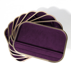 Bandeja de Joyería de Aleación de Aluminio Dorado Cepillado al por Mayor, Bandeja de Exhibición de Joyería de Terciopelo Morado Claro/Violeta para <span class=keywords><strong>Tienda</strong></span> de Joyería - Product Image 2