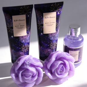 Ensemble cadeau de bain et de soin corporel 4 pièces, <span class=keywords><strong>nuit</strong></span> étoilée violette |   Approvisionnement en gros d'usine |   Gel douche personnalisé, lotion, bain moussant et bombes de bain à la rose - Product Image 2