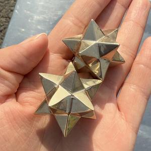 Vente en gros d'objets artisanaux en cristal de guérison de haute qualité, étoile de Merkaba en calcopirite naturelle pour la décoration de la maison et les cadeaux - Product Image 1