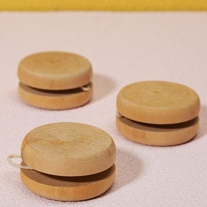Jouets <span class=keywords><strong>yoyo</strong></span> en bois miniatures personnalisés à faible MOQ avec logo, gravure et impression sérigraphiée, cadeaux promotionnels pour enfants, compétition professionnelle - Product Image 2