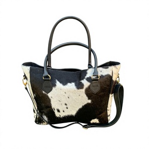 Sac fourre-tout pour femme en cuir de vachette fait main, style western avec poils, sac à bandoulière compact, personnalisable avec logo OEM – Vente chaude - Product Image 1