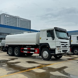 Camion citerne à eau diesel Howo de 20 tonnes 6x4 Camion à eau potable de 5000 gallons Grand camion de nettoyage routier de 20 000 litres - Product Image 2