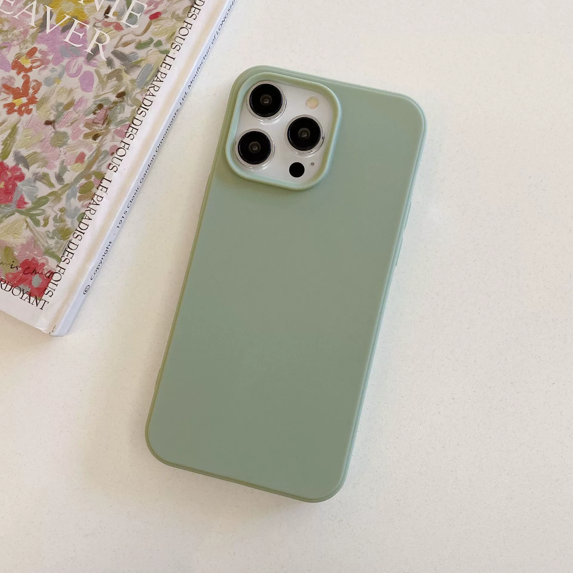 สีเขียวอ่อน