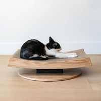 Lit grattoir pour chat en bois courbé moderne et écologique |   Lounge pour chat en carton minimaliste surélevé, design résistant à l'usure