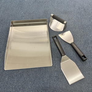Plaque <span class=keywords><strong>de</strong></span> cuisson universelle GS-1009 40x30cm avec spatule <span class=keywords><strong>de</strong></span> gril, racloir et presse à burgers – Kit d'accessoires pour barbecue au <span class=keywords><strong>charbon</strong></span> et la plupart des grils à gaz - Product Image 2