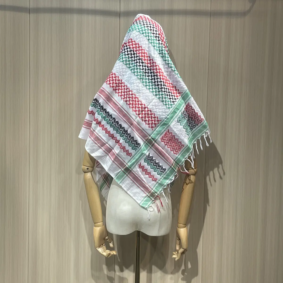 Schlussverkauf lässig arabisch Dubai Saudi-Herren-Hijab Acrylstoff Outdoor-Quadrat-Jacquard bedruckt Sommer Herren-Schal