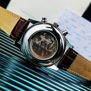 Equipado con el movimiento 7750, cada movimiento ha sido certificado y calibrado por un observatorio. Este es un reloj para hombre. - Product Image 3