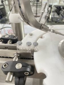 หัวจ่ายของเหลวแบบสองหัวสำหรับเครื่องบรรจุของเหลว ขนาด <span class=keywords><strong>50</strong></span> มล. แบบเกลียว สำหรับบรรจุผง ครีมอาบน้ำ 30 มล. หัวฉีดแบบ 4 เข็มสำหรับเครื่องบรรจุของเหลว - Product Image 6