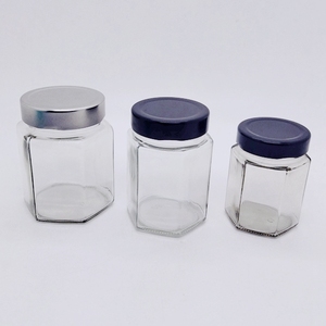 Fournisseurs chinois <span class=keywords><strong>de</strong></span> bocaux <span class=keywords><strong>en</strong></span> <span class=keywords><strong>verre</strong></span> avec couvercle à bouton <span class=keywords><strong>de</strong></span> sécurité doré, bocaux hexagonaux miniatures <span class=keywords><strong>de</strong></span> 250 ml, bouteille <span class=keywords><strong>en</strong></span> <span class=keywords><strong>verre</strong></span> - Product Image 4