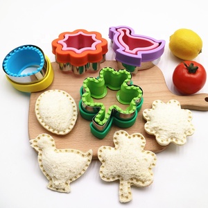 Set Taglia e Sigilla Sandwich per Bambini a <span class=keywords><strong>Prezzo</strong></span> Speciale Pasquale - Stampi per Biscotti e Taglia Sandwich per le Festività - Product Image 2