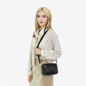 I-0939 vente en gros Hnadbags à la mode étanche femmes grande capacité sac à bandoulière petite taille dames sac - Product Image 2