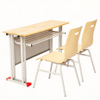 Ensemble moderne de chaise de bureau et table longue en bois multifonctionnel pour 2 personnes avec tablette d'écriture, idéal pour les activités d'église, les salles de loisirs et les programmes post-éducatifs