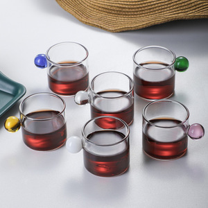 Tasses à café en verre à paroi simple de 4 oz, créatives, avec poignée en forme de boule colorée, couleur et logo personnalisables, classiques, compatibles micro-ondes et lave-vaisselle - Product Image 1