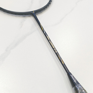 Raquette de <span class=keywords><strong>badminton</strong></span> Dmantis D19 4U entièrement en carbone avec poignée en PU souple, cadre ondulé 80-84g, tension élevée 26-28lbs, ultra légère en graphite - Product Image 4