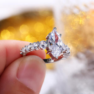 Anello di Fidanzamento F947 per Donna con Diamante Taglio Marquise, Diamante Naturale, Stile Classico - Product Image 6