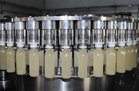 Ligne de remplissage et de bouchage rotative entièrement automatique CE pour sodas CSD, avec sertissage isobare pour bouteilles PET et verre, et étiquetage, pour usine de boissons
