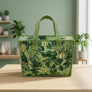 Elegante Bolso Tote Acolchado con Estampado de Hojas Verdes, Bolso de Hombro de Lona de Algodón con Cierre, Bolso de Viaje Moderno y Sostenible - Product Image 1
