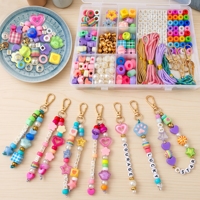 Kit de fabrication de porte-clés perlés DIY avec perles lettres en acrylique, fermoirs mousquetons et pendentifs pour sacs, téléphones, bijoux et cadeaux artisanaux