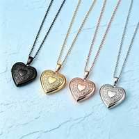 Ywyougang Collier médaillon cœur vintage en acier inoxydable gravable, chaîne à maillons plaquée or, pendentif photo pour femme, cadeau commémoratif