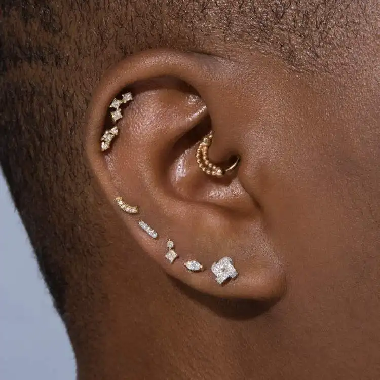 लोकप्रिय जिक्रोन स्टड कान की बाली महिलाओं के छोटे पूर्ण हीरा सोना मढ़वाया पिरोया स्टड कान की बाली हिप हॉप कान की बाली