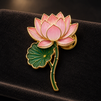 Broche personnalisée en émail souple plaqué or rose, motif lotus antique avec tige de feuille, pour pochette promotionnelle OEM à motif floral papillon