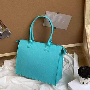 Bolsos de Fieltro Duraderos con Impresión Personalizada 2026, Bolsos Promocionales de Moda al por Mayor con Logotipo Personalizado, OEM ODM Disponible - Product Image 4