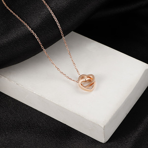 Collar Minimalista de Acero Inoxidable Chapado en Oro de 18K con Cierre de Doble Corazón para Mujer |   Impermeable, Hipoalergénico, No se decolora - Product Image 3