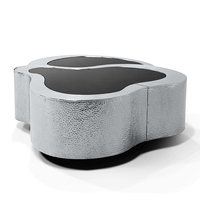 Table basse de luxe en acier inoxydable martelé à la main avec plateau miroir noir, design courbe pour intérieurs modernes