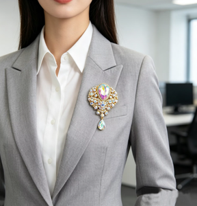 Novo Estilo de Broche Retro de Casamento Unissex com Cristais Coloridos e Alfinete de Liga de Ródio - Product Image 1