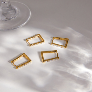J&D Jewelry - Aros de Acero Inoxidable Chapados en Oro de 18K con Forma de U, Aros Geométricos con Pedrería para Mujer - Product Image 6