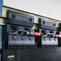 Presse plieuse électro-hydraulique synchrone CNC pour le pliage de tôles et de plaques d'acier