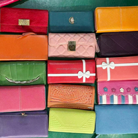 A11 Vente en gros de sacs à main et portefeuilles d'occasion en cuir véritable pour femmes, style rétro, unisexe, de créateurs, commande en gros, grand stock B2B