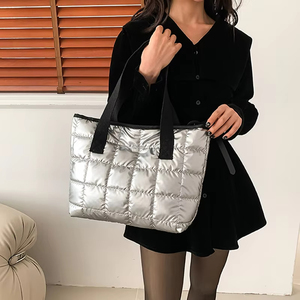 맞춤형 격자 패턴 퀼팅 숄더 쇼핑백 대용량 초경량 여행 나일론 다운 코튼 패딩 토트백 - Product Image 1