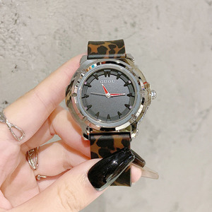 Nouvelle montre pour femme tendance et élégante à imprimé léopard, grand cadran, bracelet en silicone - Product Image 6