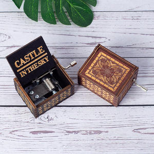 Boîte à musique créative Sky City Boîte à musique vintage en bois à manivelle pour enfants, cadeau d'anniversaire gratuit - Product Image 3