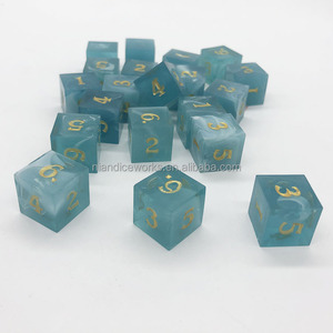 Vente en gros de dés en plastique Nian Diceworks <span class=keywords><strong>RPG</strong></span> D4 de <span class=keywords><strong>18</strong></span> mm, polyédriques, en acrylique, emballage en sac de velours, logo personnalisable - Product Image 5