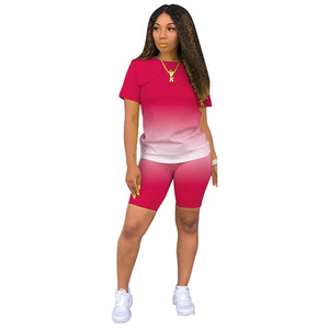 Tenues d'été 2024 Logo personnalisé Ensembles pour femmes Dégradé 2 pièces Manches courtes Décontracté Ensemble deux pièces Pantalon <span class=keywords><strong>court</strong></span> Vêtements pour femmes - Product Image 3