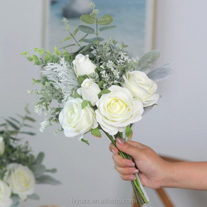 Livraison rapide, fleurs artificielles de haute qualité, 5 têtes de roses en soie faites à la main, <span class=keywords><strong>eucalyptus</strong></span>, vase en verre, bouquet de fleurs de mariage - Product Image 3