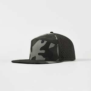 Casquette Snapback personnalisée en gros, 6 panneaux, visière plate, bleu marine, imperméable, structurée, logo brodé 3D, maille perforée au laser - Product Image 2