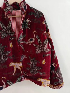 Chaqueta de terciopelo con Estampado de jungla marrón de suministro directo de fábrica o Abrigo acolchado de terciopelo bohemio disponible a un precio asequible - Product Image 4