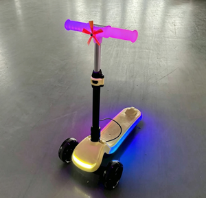 <span class=keywords><strong>Monopattino</strong></span> Elettrico a 3 Ruote per Bambini USA Aggiornato, in Alluminio, con Barra Luminosa a LED, Display LCD, Corpo Pieghevole, Garanzia <span class=keywords><strong>2</strong></span> <span class=keywords><strong>Anni</strong></span> - Product Image 4