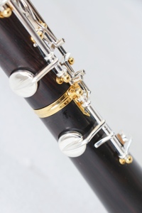 Oboe Chino Profesional de Nivel Profesional, <span class=keywords><strong>Cuerpo</strong></span> de Ébano Envejecido, Plateado, Llaves Doradas, en Do Bemol y Mi, Incluye Estuche - Product Image 4