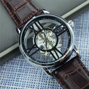Montre de sport pour homme au style mécanique industriel et au design squeletté transparent - Product Image 1