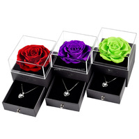 Boîte à bijoux en acrylique avec roses éternelles naturelles préservées, collier, cadeaux pour la Saint-Valentin, la fête des mères, maman, femmes, filles