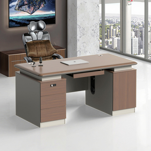 Praktischer Schreibtisch für Bü ropers onal mit geräumiger Arbeits fläche und Schubladen ablage für tägliche Verwaltungs aufgaben - Product Image 5