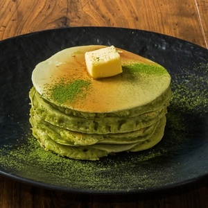 แป้งแพนเค้กสำเร็จรูป รสชาเขียวญี่ปุ่นเข้มข้น ผสมผสานพรีเมียมมัทฉะ 300 กรัม ความบริสุทธิ์ 99% เก็บในอุณหภูมิปกติ 12 - Product Image 2