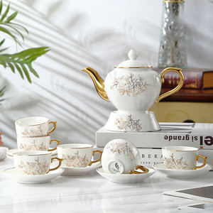 Ensemble de café et de thé en porcelaine classique écologique personnalisé de 14 pièces avec théière et tasses en blanc et or - Product Image 1