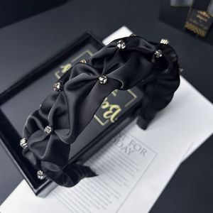 Ankela - Diadema de mujer roja con diseño de rombos, borde ancho, corona alta, versátil, minimalista y sofisticada, con clip para el pelo - Product Image 4