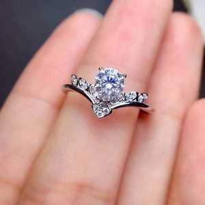 Anello F270 in Oro Bianco con Diamante Naturale Taglio Brillante Rotondo, Gioiello da Donna per Fidanzamento, Colore G, con Pietre Laterali - Product Image 6