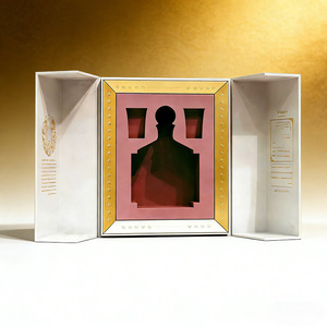 Boîte cadeau en carton rigide de luxe personnalisée à double porte magnétique avec insert en mousse pour l'affichage de bouteilles d'alcool - Product Image 1